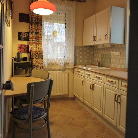 Bellevue Apartment With Ac & Heating & Terrace Budapest Luaran gambar