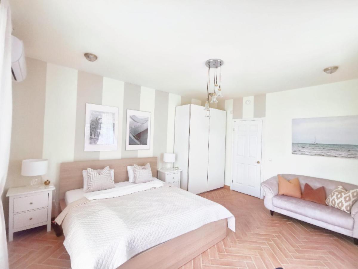 Bellevue Apartment With Ac & Heating & Terrace Budapest Luaran gambar